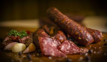 Preview: Hauswürstl mit Wild, mind. 500 Gramm Preview: Hauswürstl mit Wild, mind. 500 Gramm